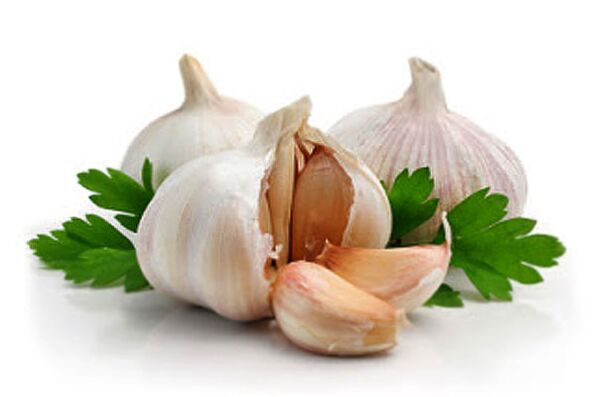 Garlic is a popular remedy against fungal infections. 