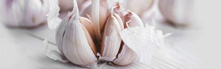 Garlic for the treatment of the nail fungus