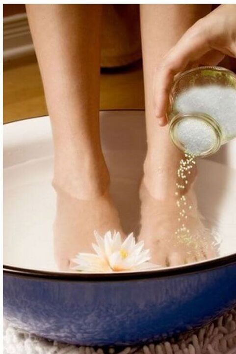Solutions to soak the feet